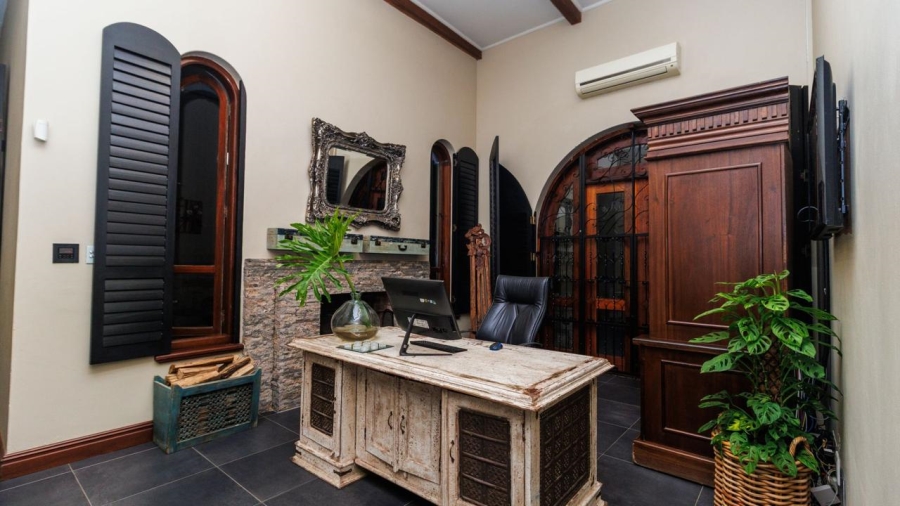 5 Bedroom Property for Sale in Winelands Western Cape